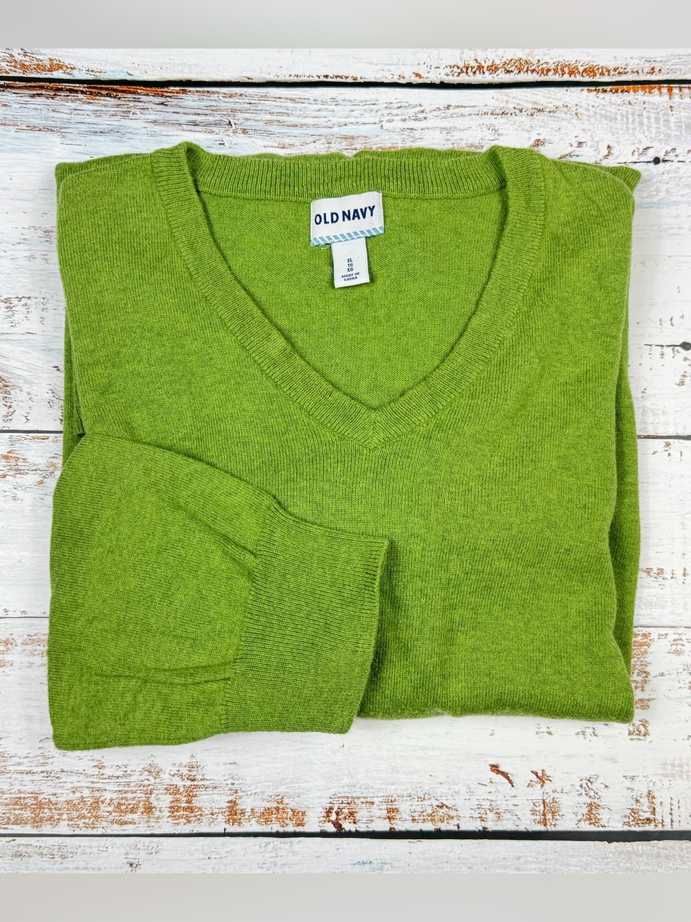 Old Navy Men's V-Neck Lightweight Sweater in Olive Green size XL